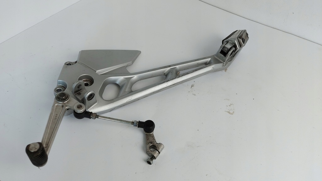 SUZUKI GSR 600 SET LEWY PODNÓŻEK 06-10