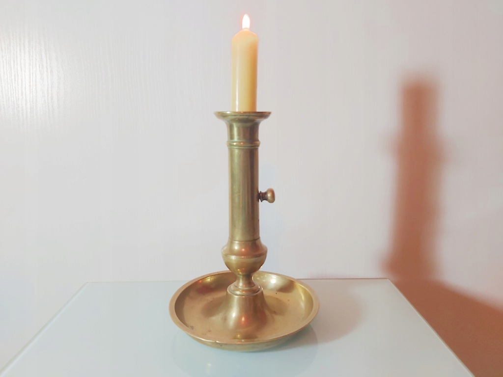 Stary świecznik z mosiądzu z dzwignią-Antyk