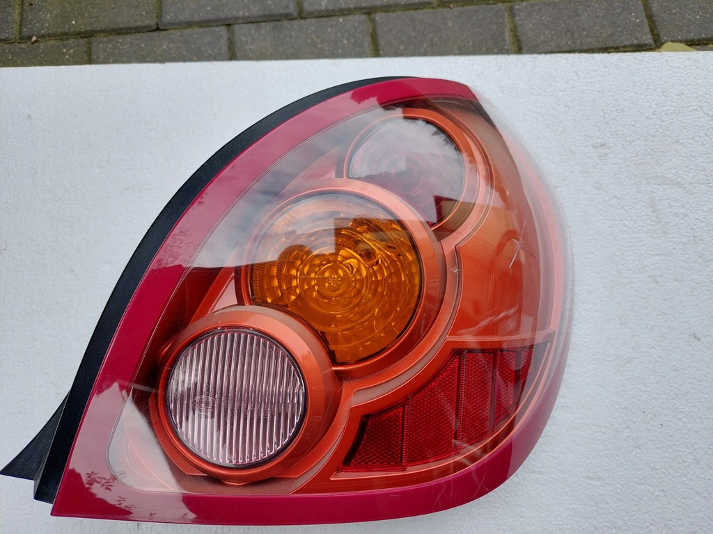 NISSAN ALMERA N16 LIFT HATCHBACK LAMPA TYLNA PRAWA