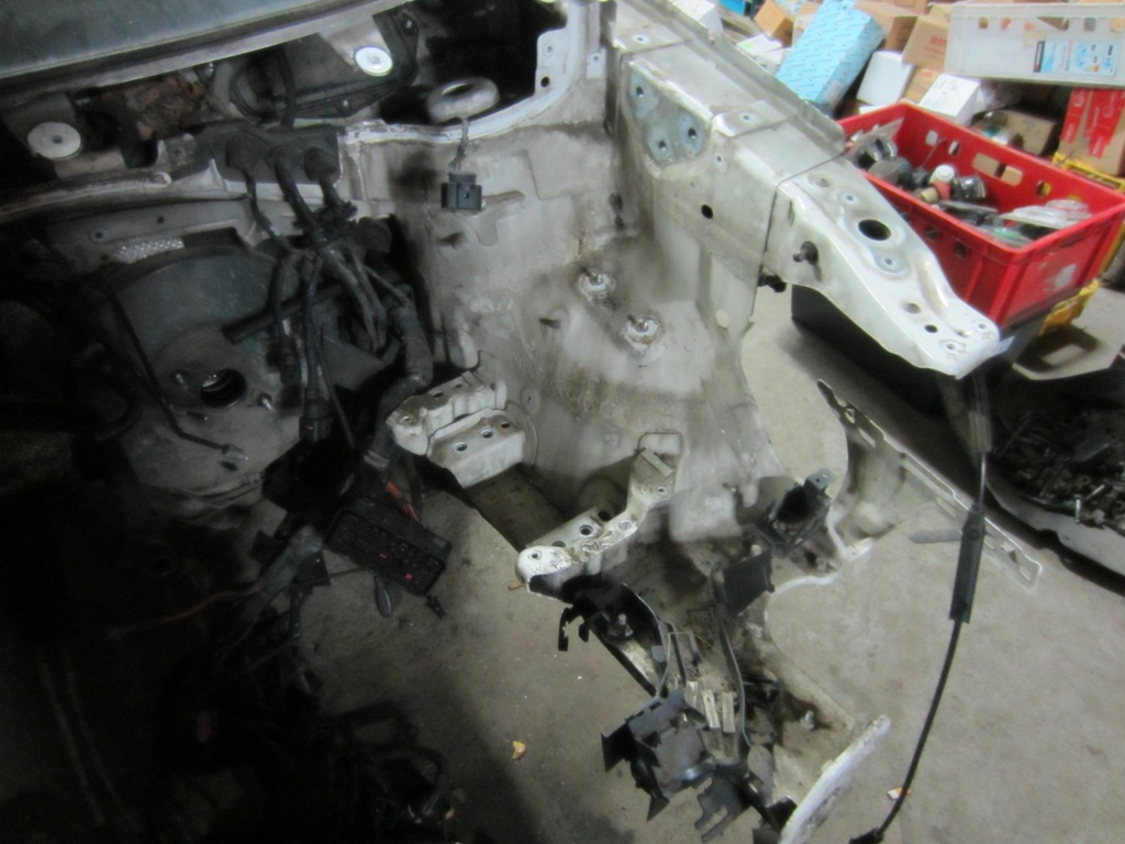 VW CADDY 2006 CWIARTKA PODLUZNICA LEWA PRAWA PRZOD