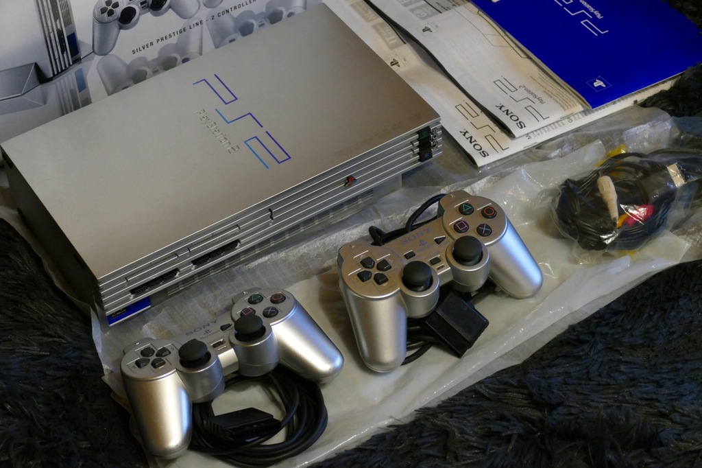 Sony PlayStation 2 Silver Prestige BOX SCPH-50004 - 8855280031 - oficjalne archiwum