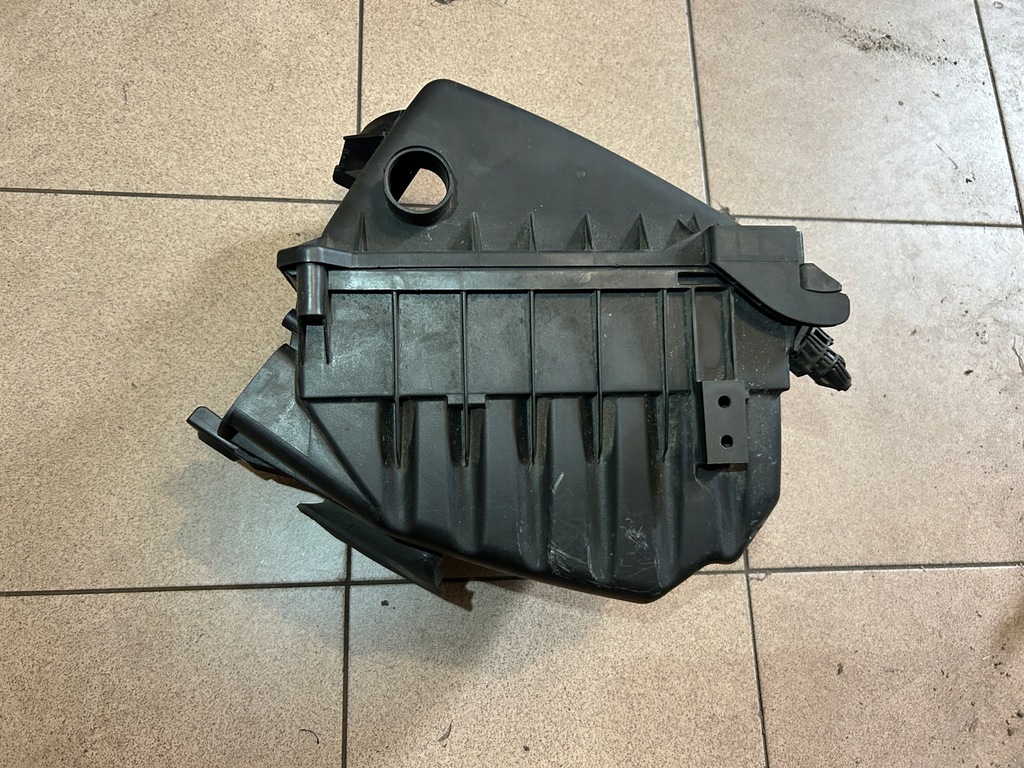 OBUDOWA FILTRA POWIETRZA AUDI A4 B6 3.0 ASN