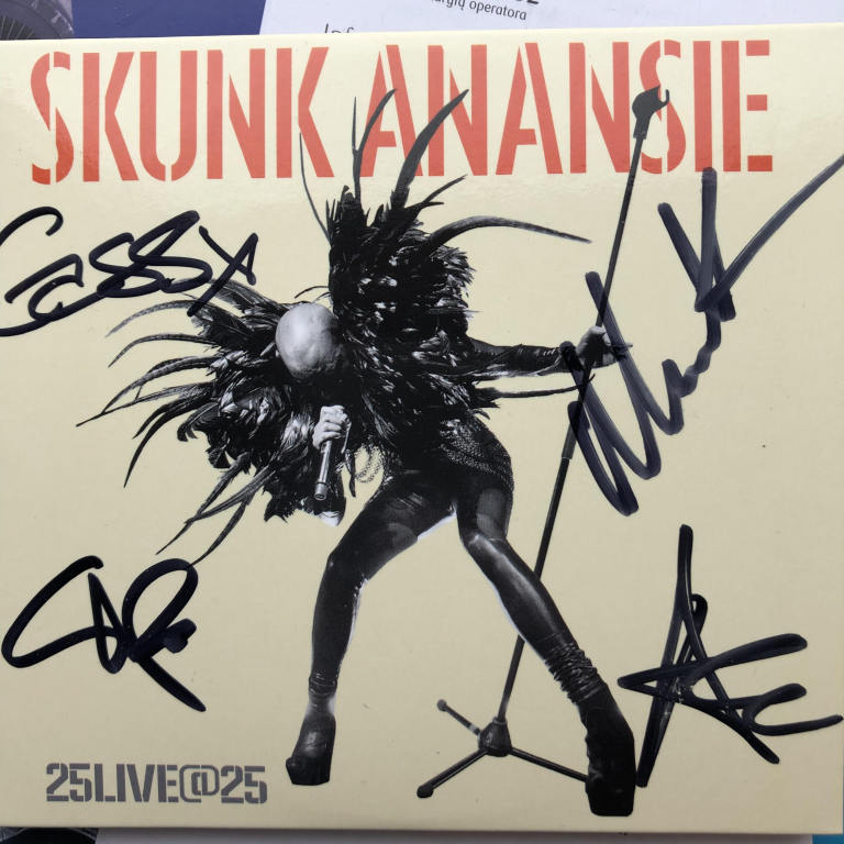 Skunk Anansie CD 25 LIVE @ 25 autografy zespołu