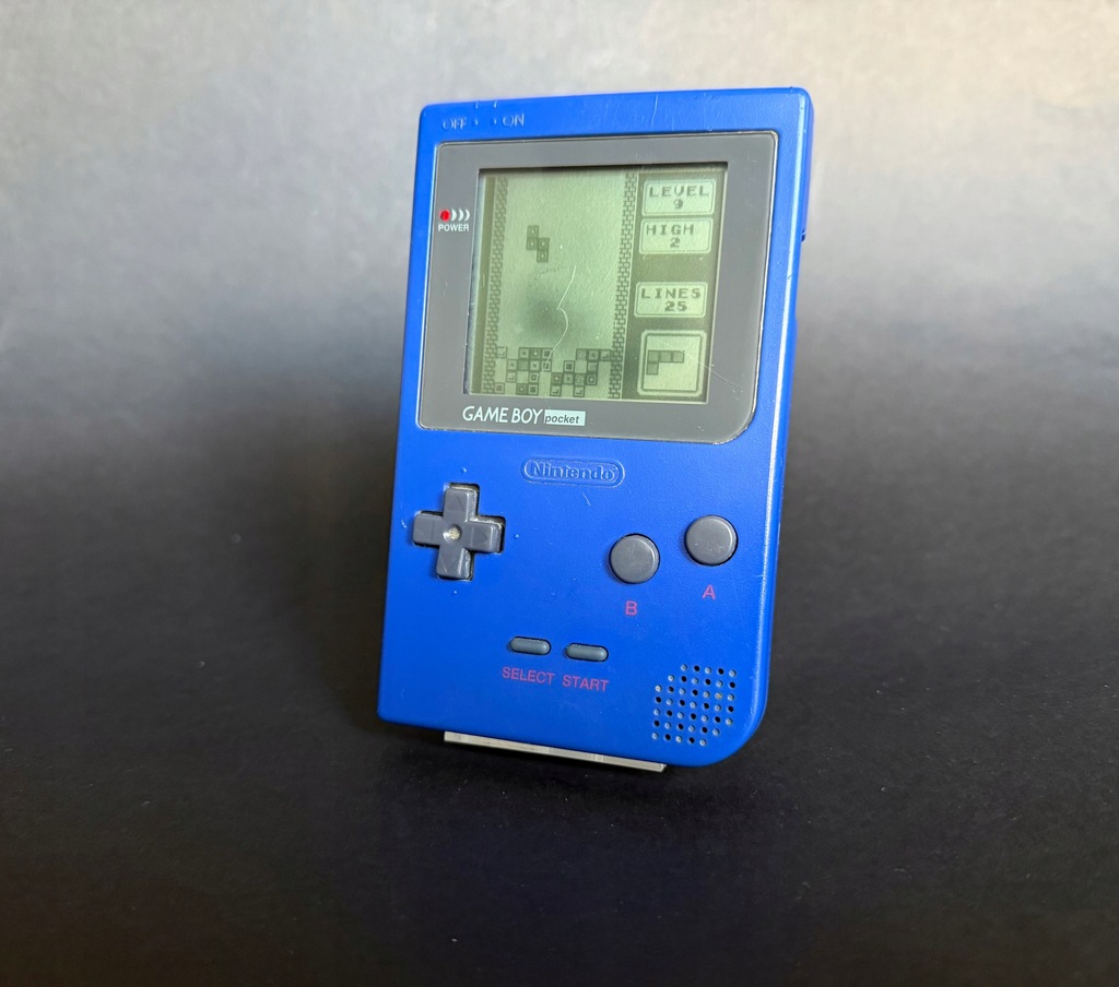 Konsola Nintendo Game Boy Pocket z wadą wyświetlacza