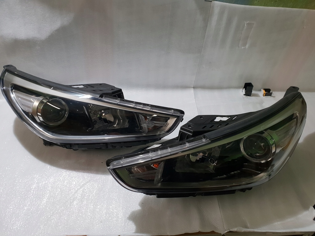 HYUNDAI I30 LAMPA PRAWA PRZÓD 92102G4000 7784284192