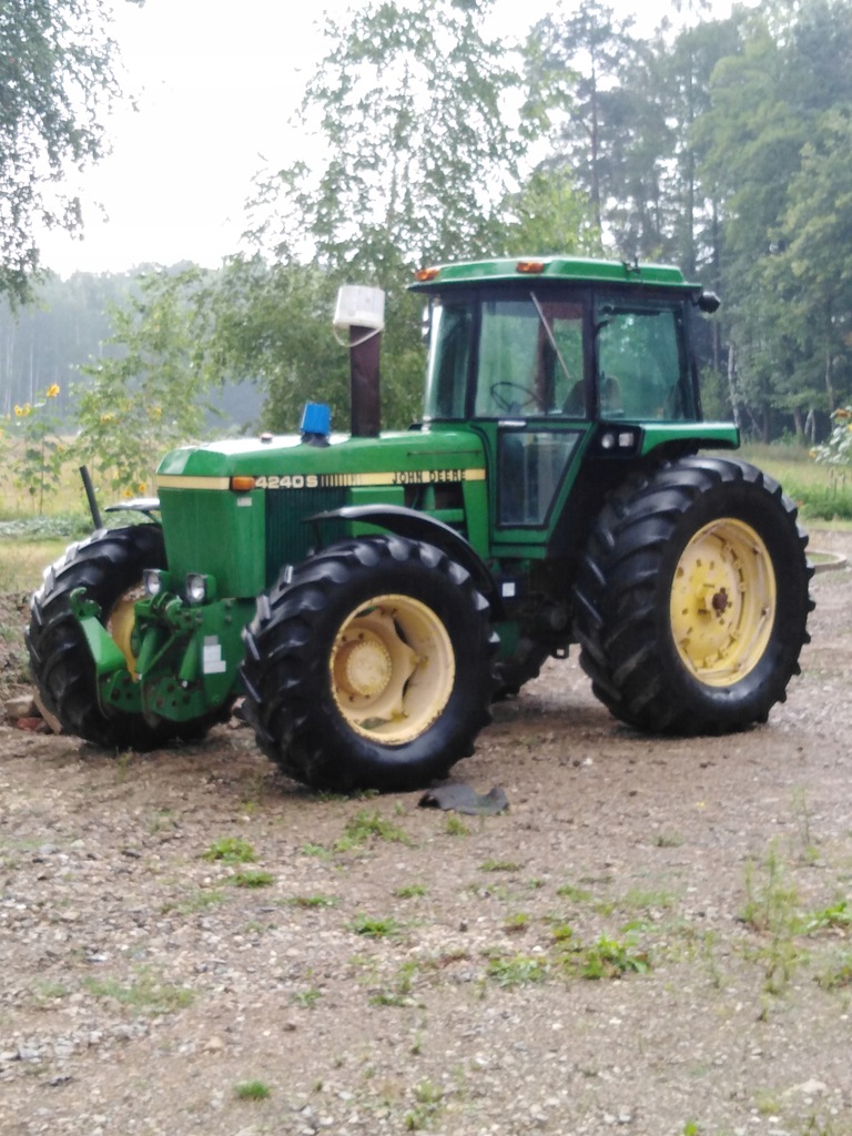 Ciągnik John deere 4240 s