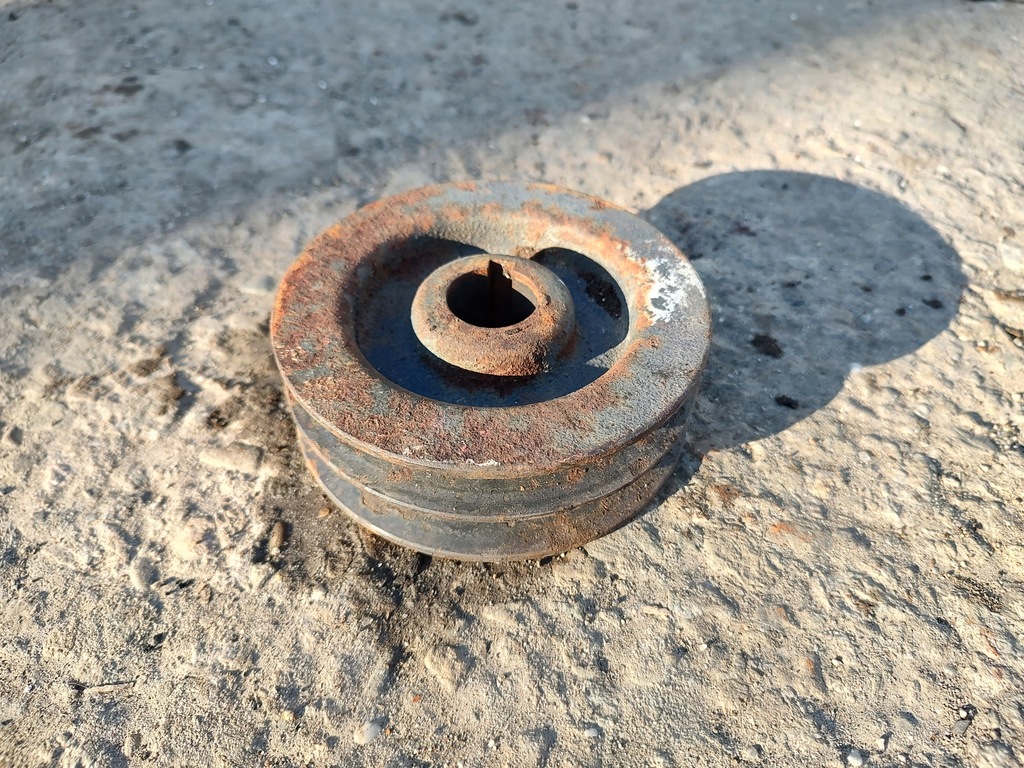 Stare koło pasowe stalowe średnica 13 cm na 2 paski klinowe 17 mm