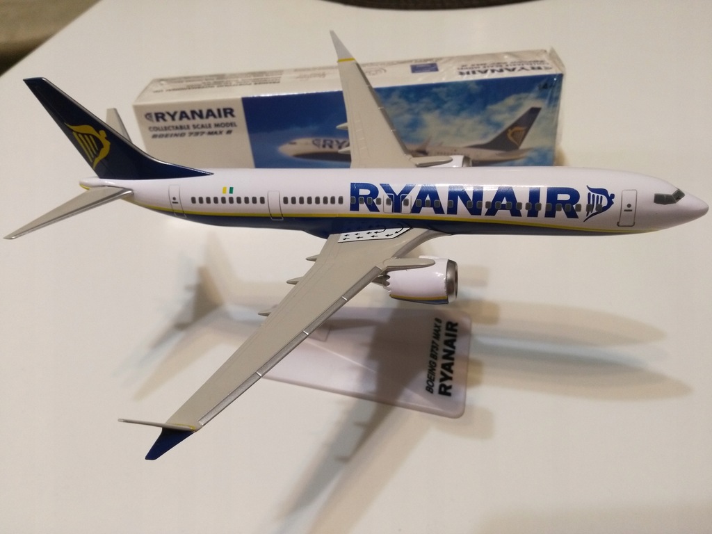 Купить Модель самолета Boeing 737-Max 8 Ryanair 1:200 Новый: отзывы, фото, характеристики в интерне-магазине Aredi.ru