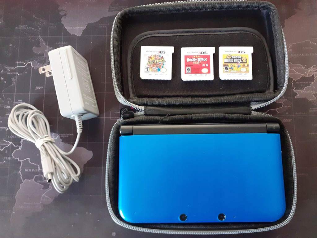 Konsola Nintendo 3DS XL + 3 gry + ładowarka (USA)