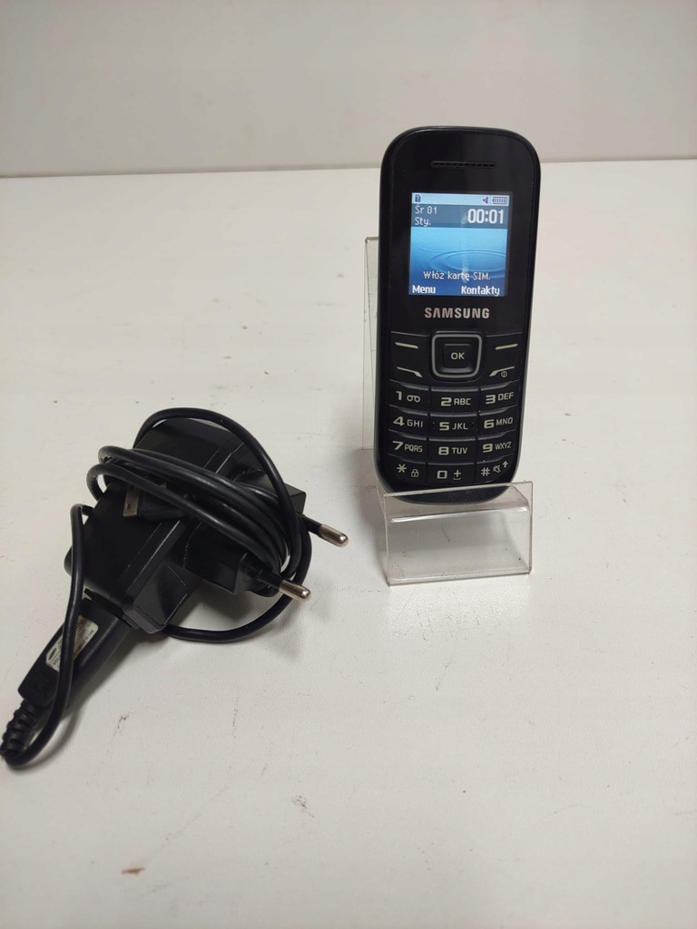Telefon komórkowy Samsung E1200R 4 MB / 8 MB czarny (5283/23) OPIS