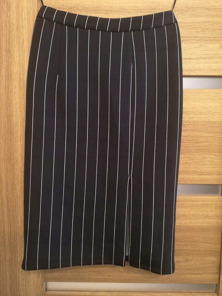 Czarna ołówkowa spódnica Mohito paski S 36