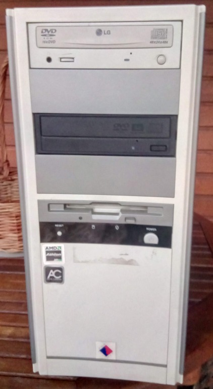 Komputer AMD Athlon XP 2000+ Linux 4.4.95 i686