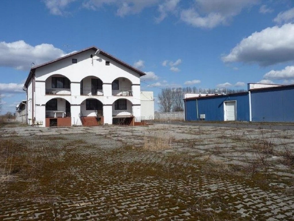 Magazyny i hale, Łomianki (gm.), 2520 m²