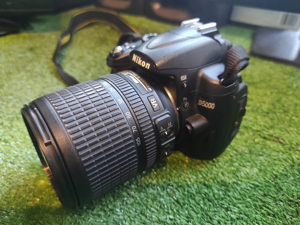 Lustrzanka Nikon D5000 korpus + obiektyw dx 18-105