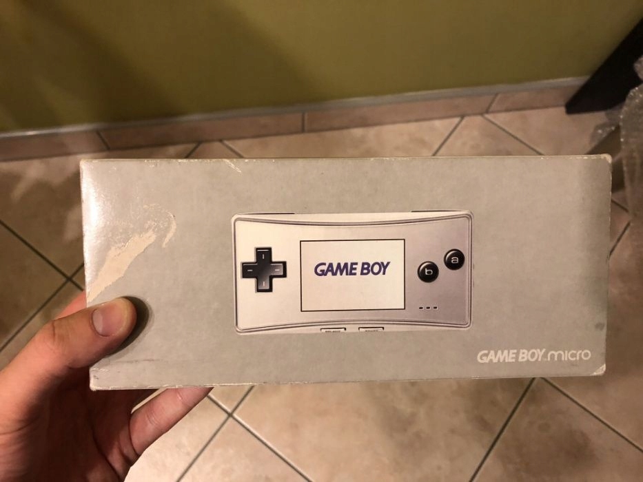 Game Boy Micro + akcesoria i zapasowe baterie