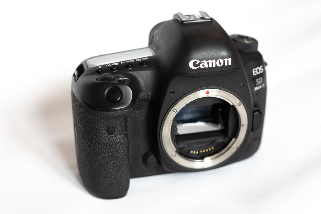 Lustrzanka Canon 5D IV - niewielki przebieg