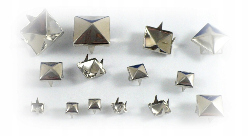cs017 ostre ĆWIEKI piramidka c.srebro 15mm 10szt