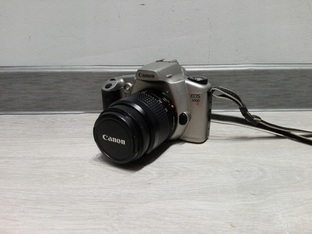 Aparat Fotograficzny CANON EOS 3000 EF 35-80mm