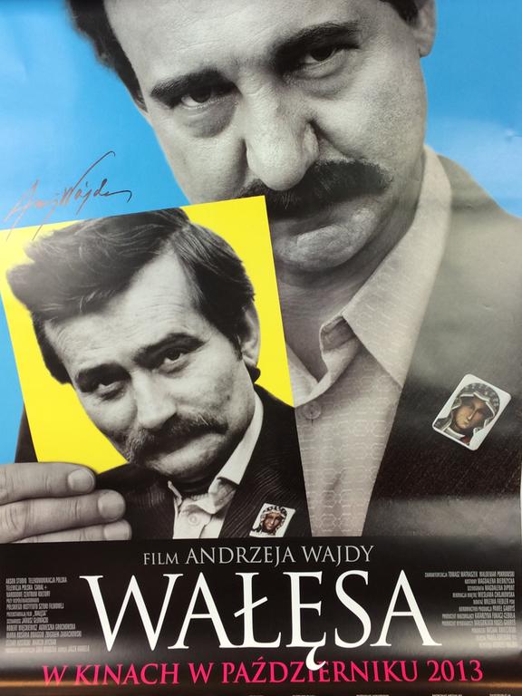 Plakat z filmu"Wałęsa" z autografem A.Wajdy
