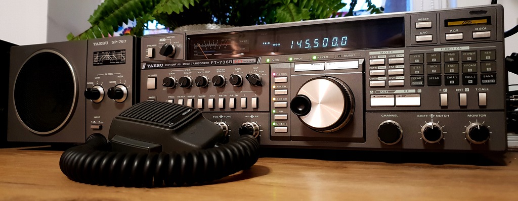 YAESU FT-736R + YAESU SP-767 144/430/1200 MHz SAT