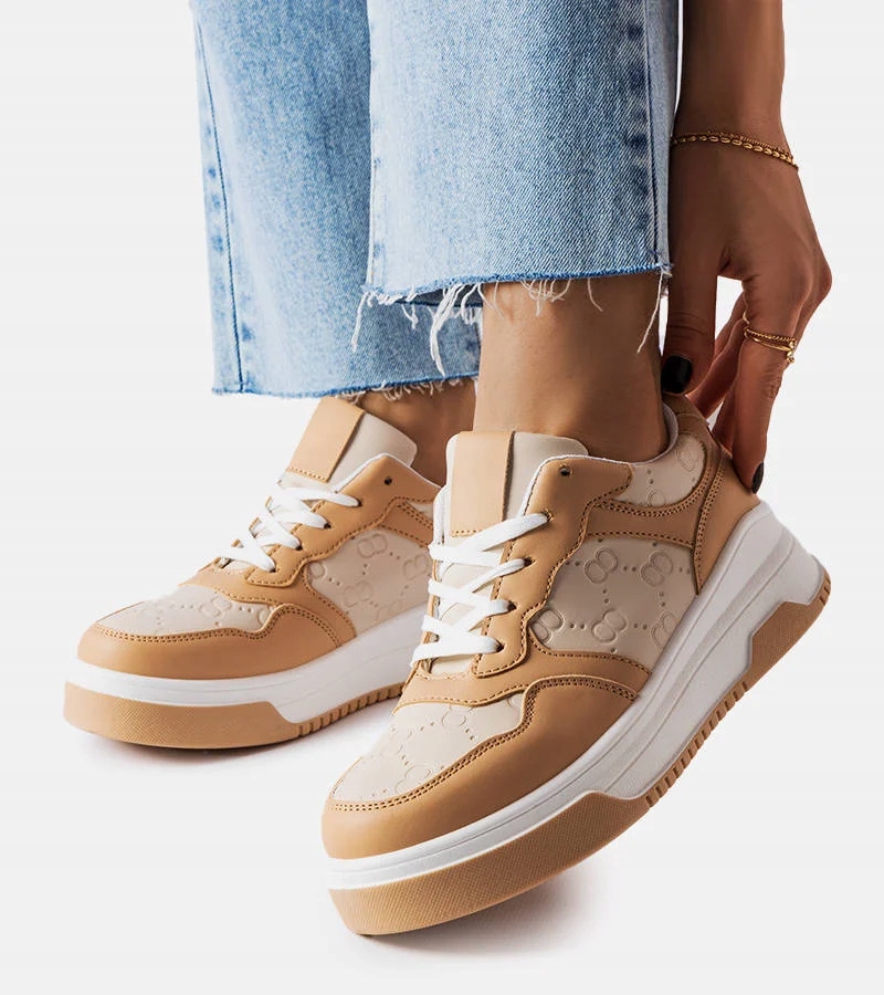 Beżowe sneakersy zdobione tłoczeniem Paré 20777 rozmiar 36
