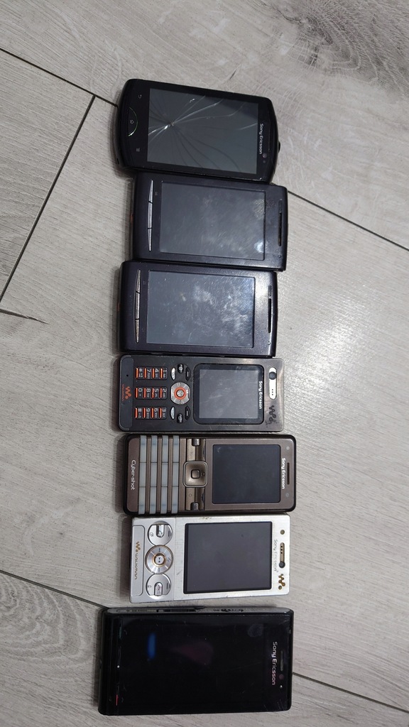 Zestaw 7szt telefonow Sony Ericsson