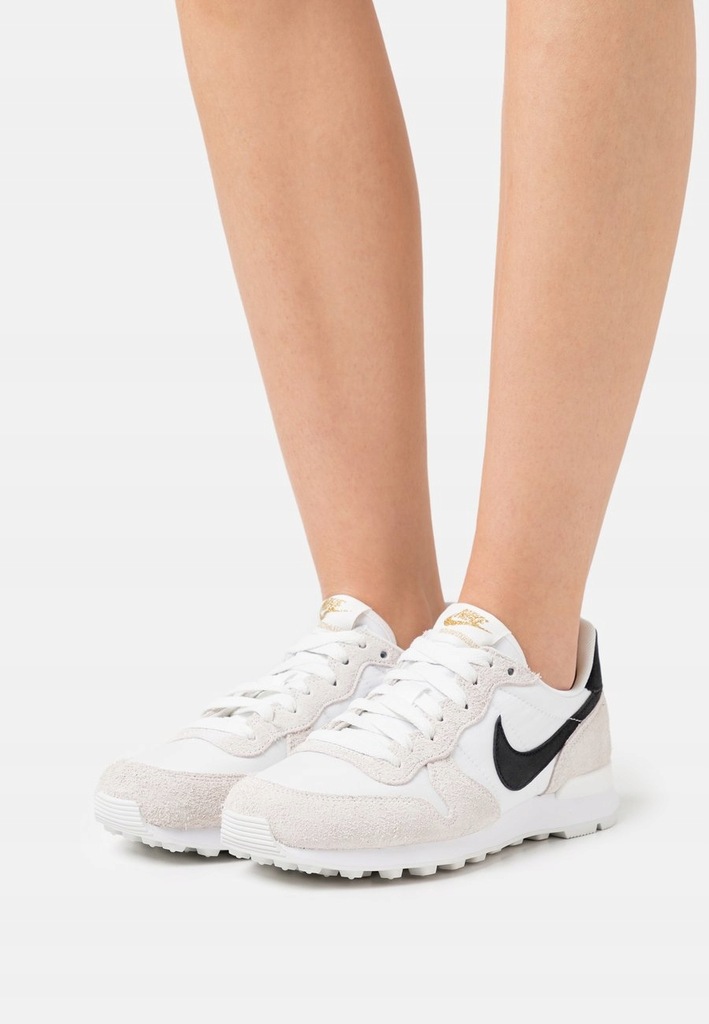 Nike internationalist deals 40.5