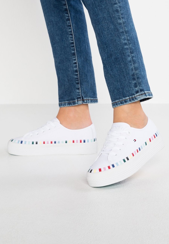 TOMMY HILFIGER RAINBOW FLATFORM TRAMPKI 40 2BTK