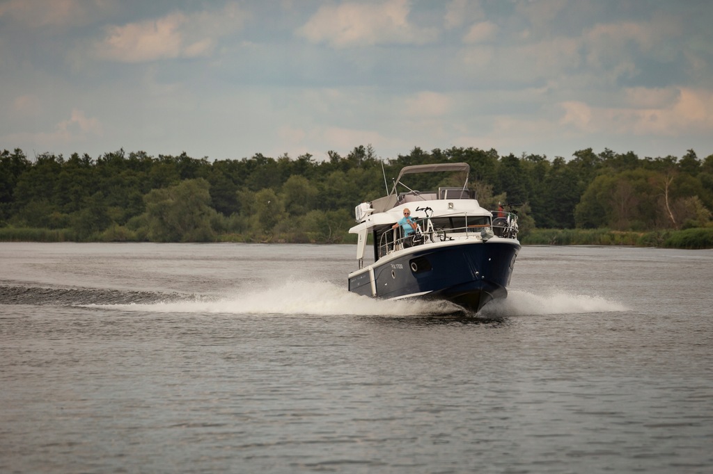 Купить ЯХТА МОТОРНАЯ ЯХТА BENETEAU SWIFT ТРАУЛЕР 30: отзывы, фото, характеристики в интерне-магазине Aredi.ru