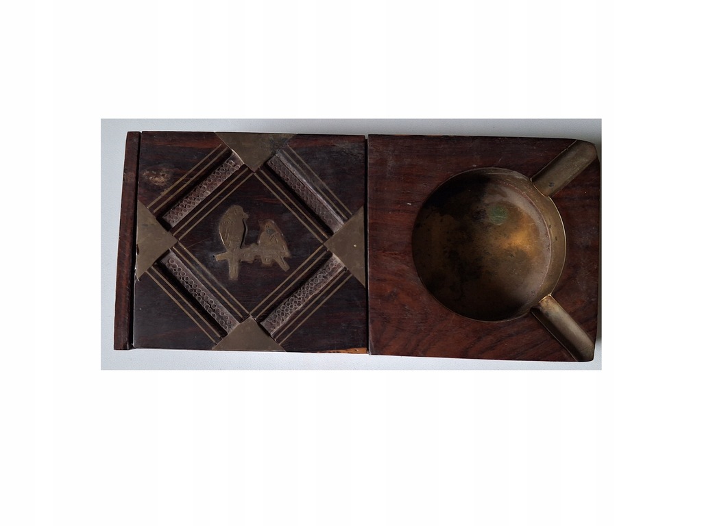 DREWNIANA SZKATUŁKA Z POPIELNICZKĄ