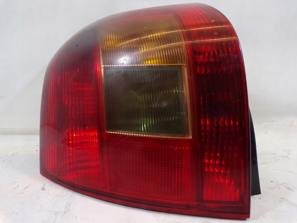 LAMPA TYLNA TYŁ LEWA TOYOTA COROLLA E12 (1)