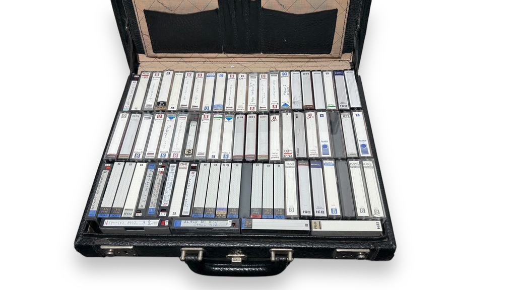 kasety 8 HI 8 walizka