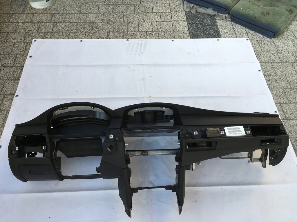 DESKA KONSOLA CZARNA AIRBAG CUP HOLDER BMW E60 E61 8488324543