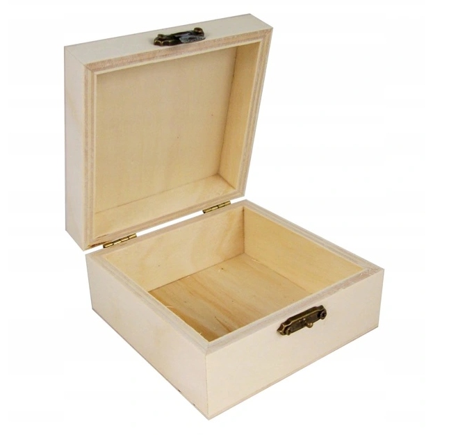 Szkatułka pudełko drewniane z zapięciem 10x10x5 cm