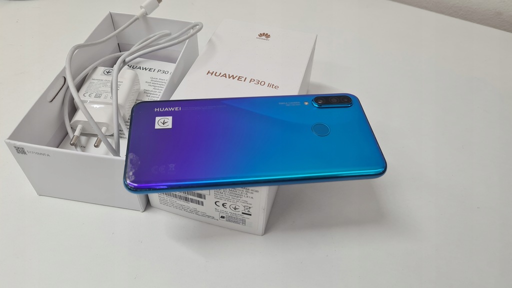 Smartfon Huawei P30 Lite 4 GB / 128 GB niebieski