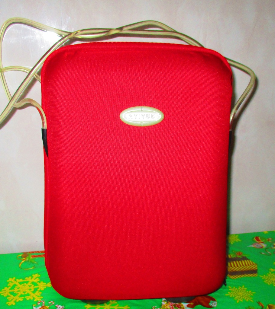 czerwony kuferek.walizka