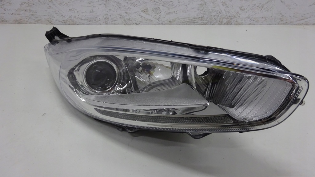 LAMPA PRAWA FORD FIESTA MK7 LED 199