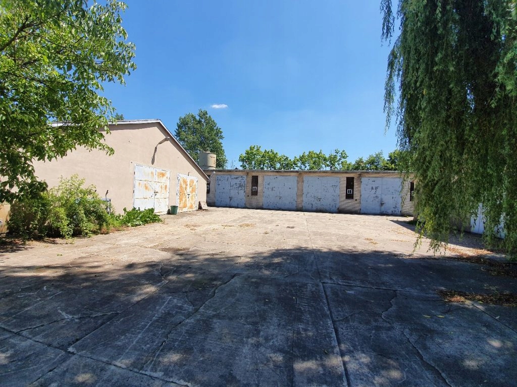 Magazyny i hale, Lesznowola, 24000 m²