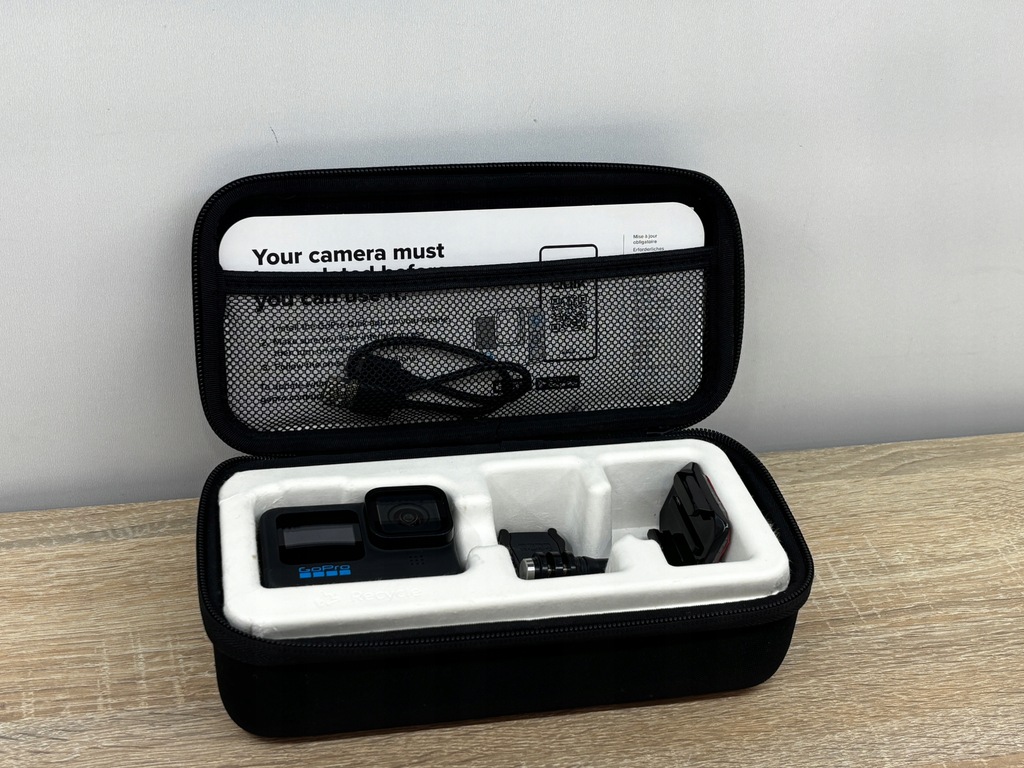 GoPro Hero 10 Black – Kamera sportowa + Etui + Kabel