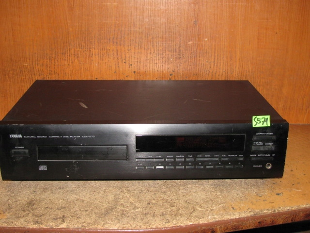 ODTWARZACZ CD YAMAHA CDX-570 - NR S571