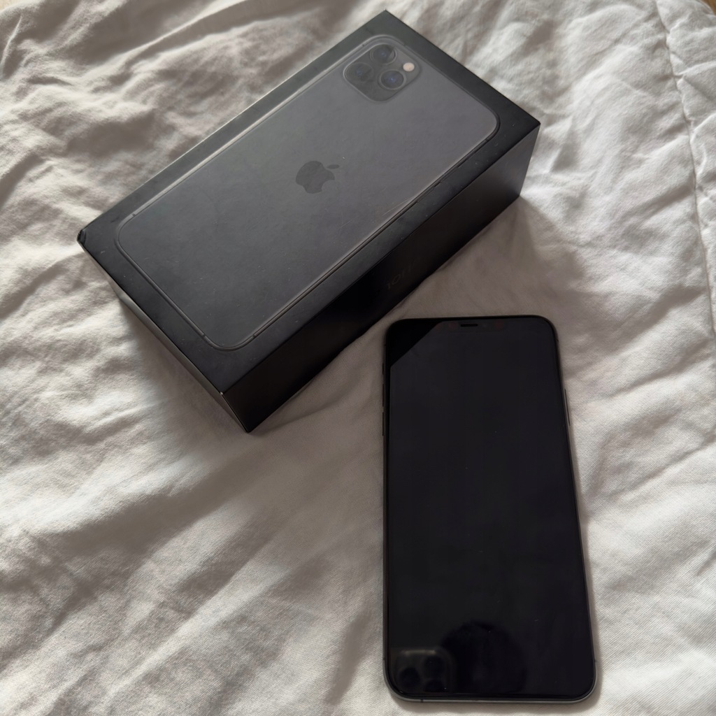 Smartfon Apple iPhone 11 Pro Max 64 GB czarny