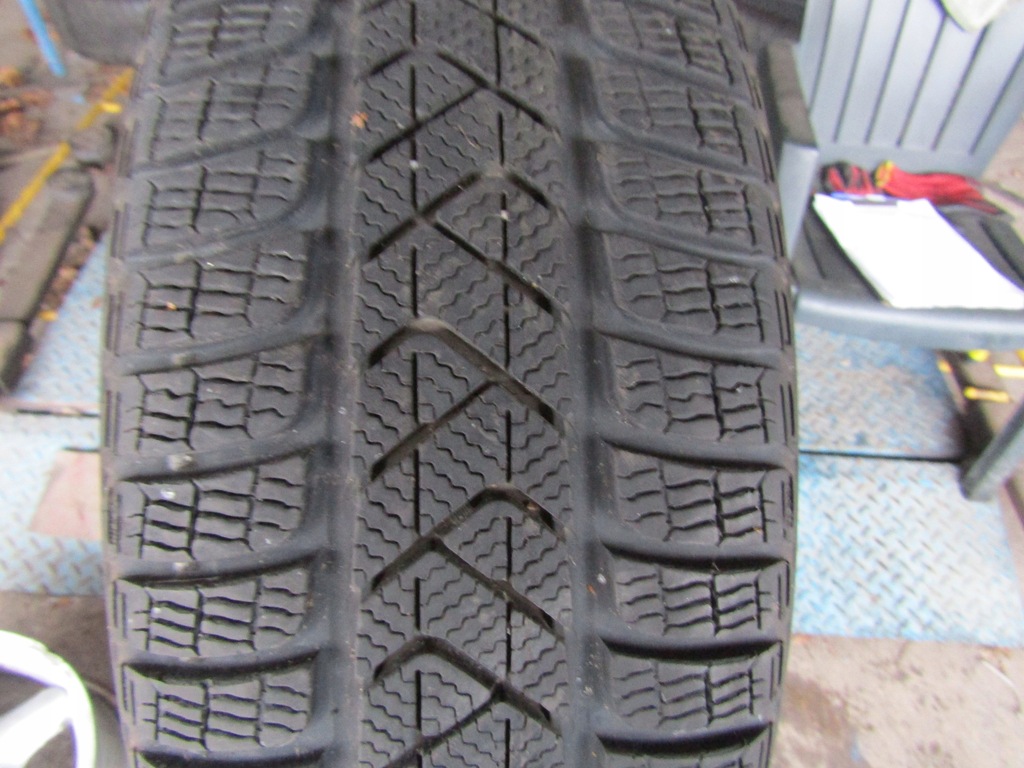 215/55R17 PIRELLI SOTTOZERO 3 7mm 94H