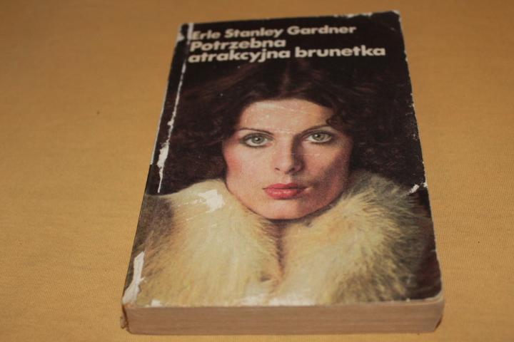 E.S.GARDNER - POTRZEBNA ATRAKCYJNA BRUNETKA