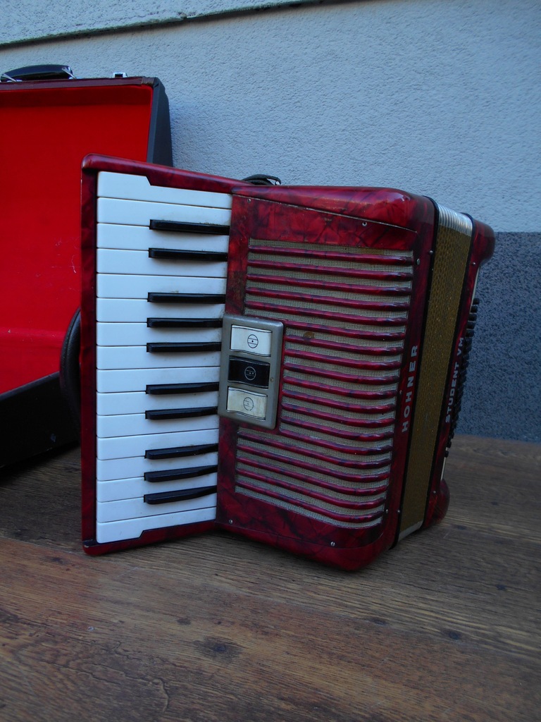 Akordeon Hohner Student VM 48 basów futerał