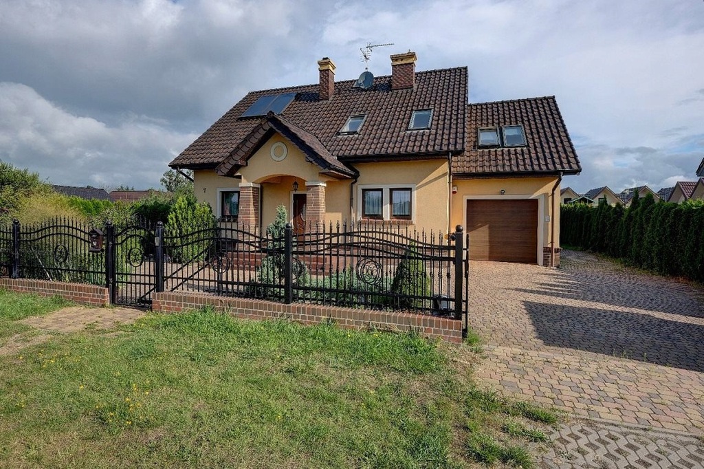 Dom, Grzybowo, Kołobrzeg (gm.), 256 m²