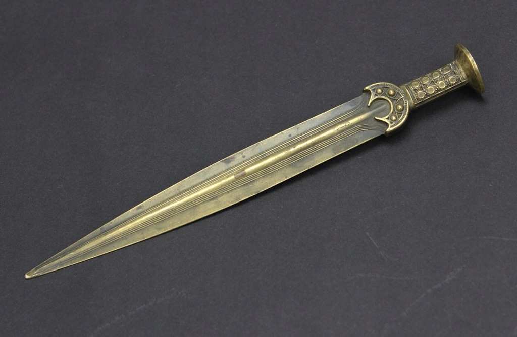 MIECZ Z EPOKI BRĄZU- MINIATURA NÓŻ DO LISTÓW BRĄZ