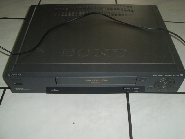 Купить VHS-видеорегистратор SONY SLV-E735VC: отзывы, фото, характеристики в интерне-магазине Aredi.ru