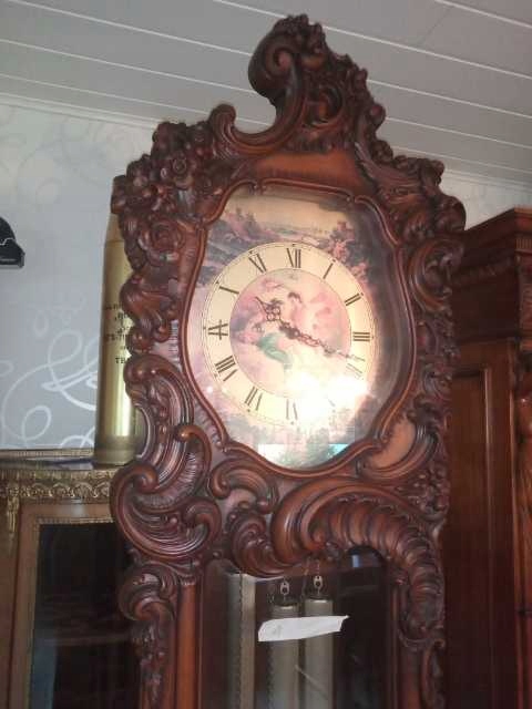 Zegar stojący we Włoskim stylu pałacowy na chodzie