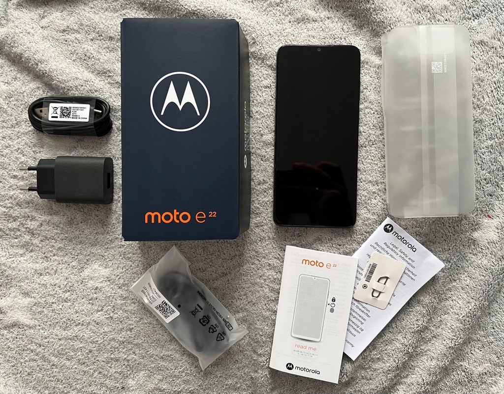 Smartfon Motorola Moto E22 3 GB / 32 GB czarny