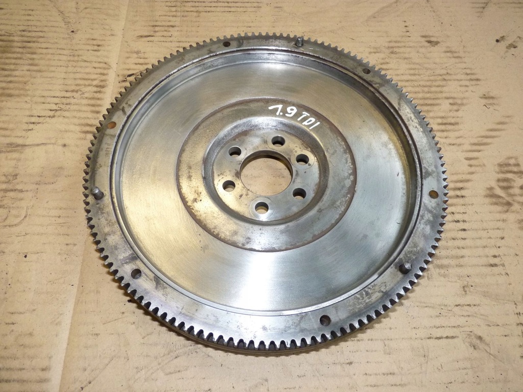 KOŁO ZAMACHOWE 1.9 TDI 1Z G60 1.6 TDI 037105273C